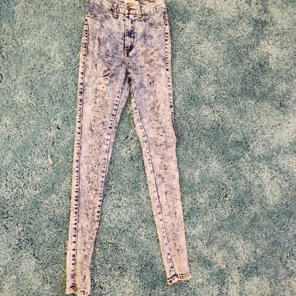 Destroyed, acid wash jeans